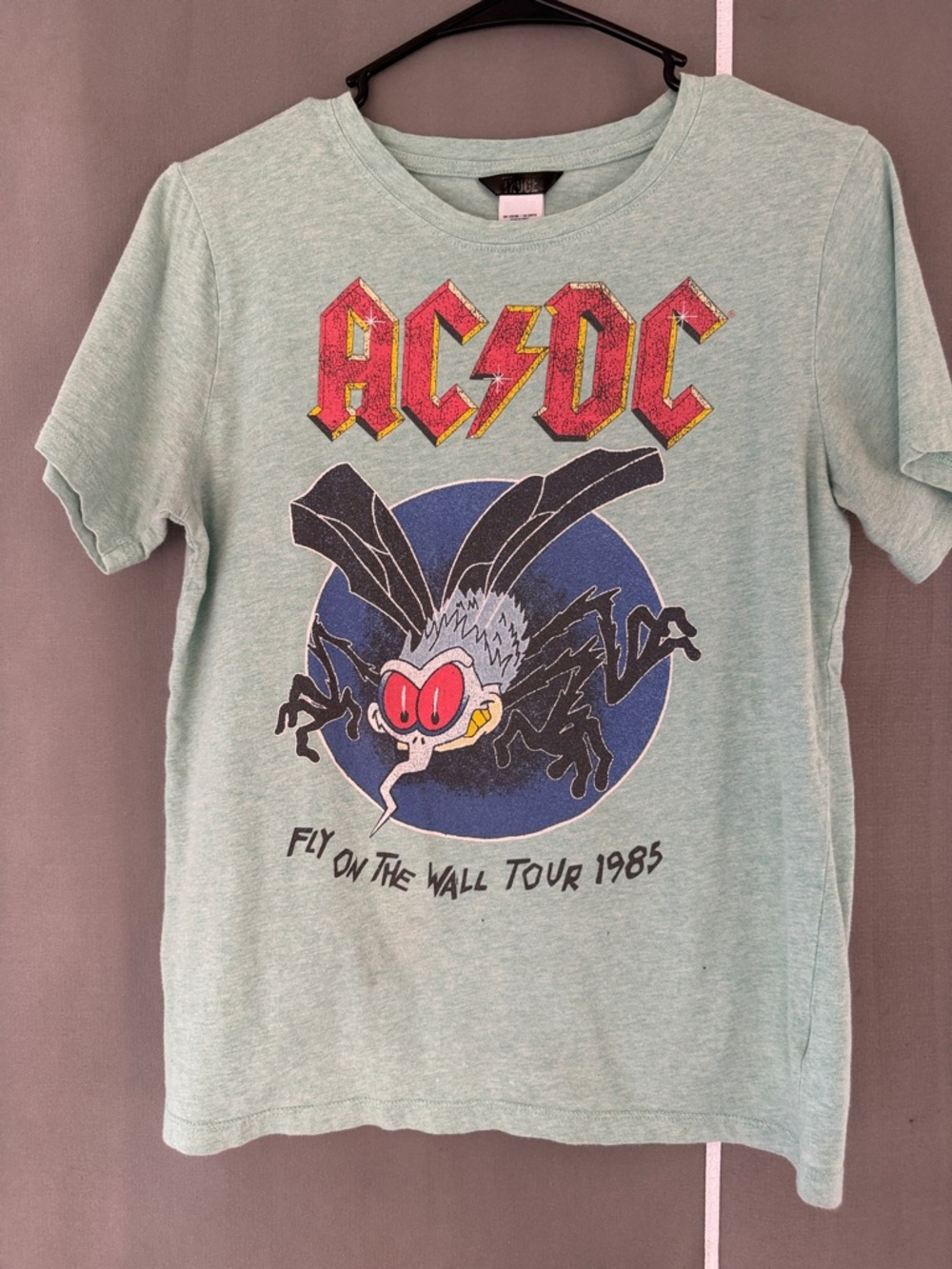 AC/DC Women’s Light Green Graphic 'Fly on the Wall Tour 1985' Tee